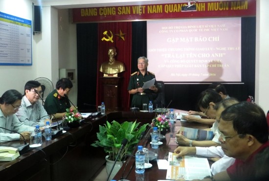 Art program marks War Invalids and Martyrs Day - ảnh 1